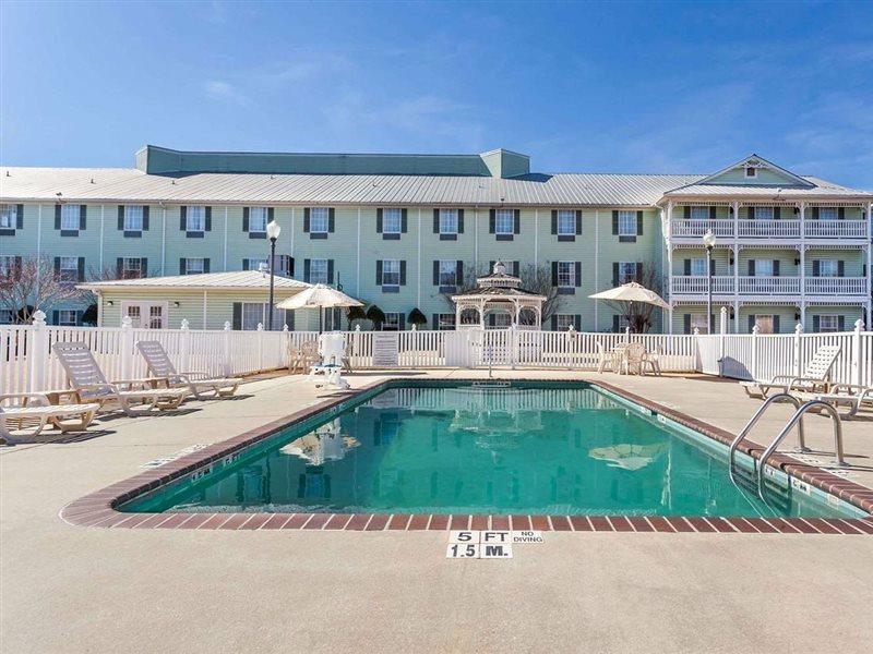 Baymont By Wyndham Decatur Exterior foto