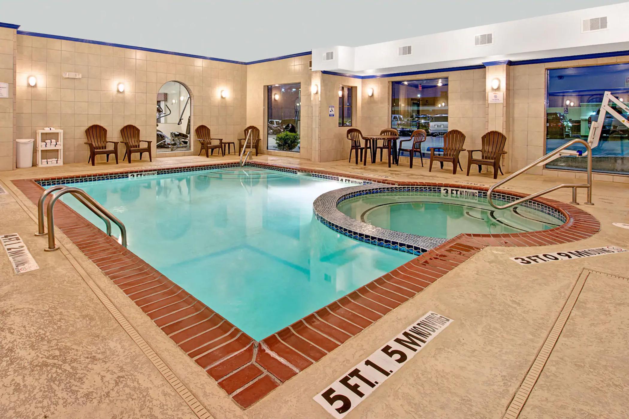 Baymont By Wyndham Decatur Exterior foto