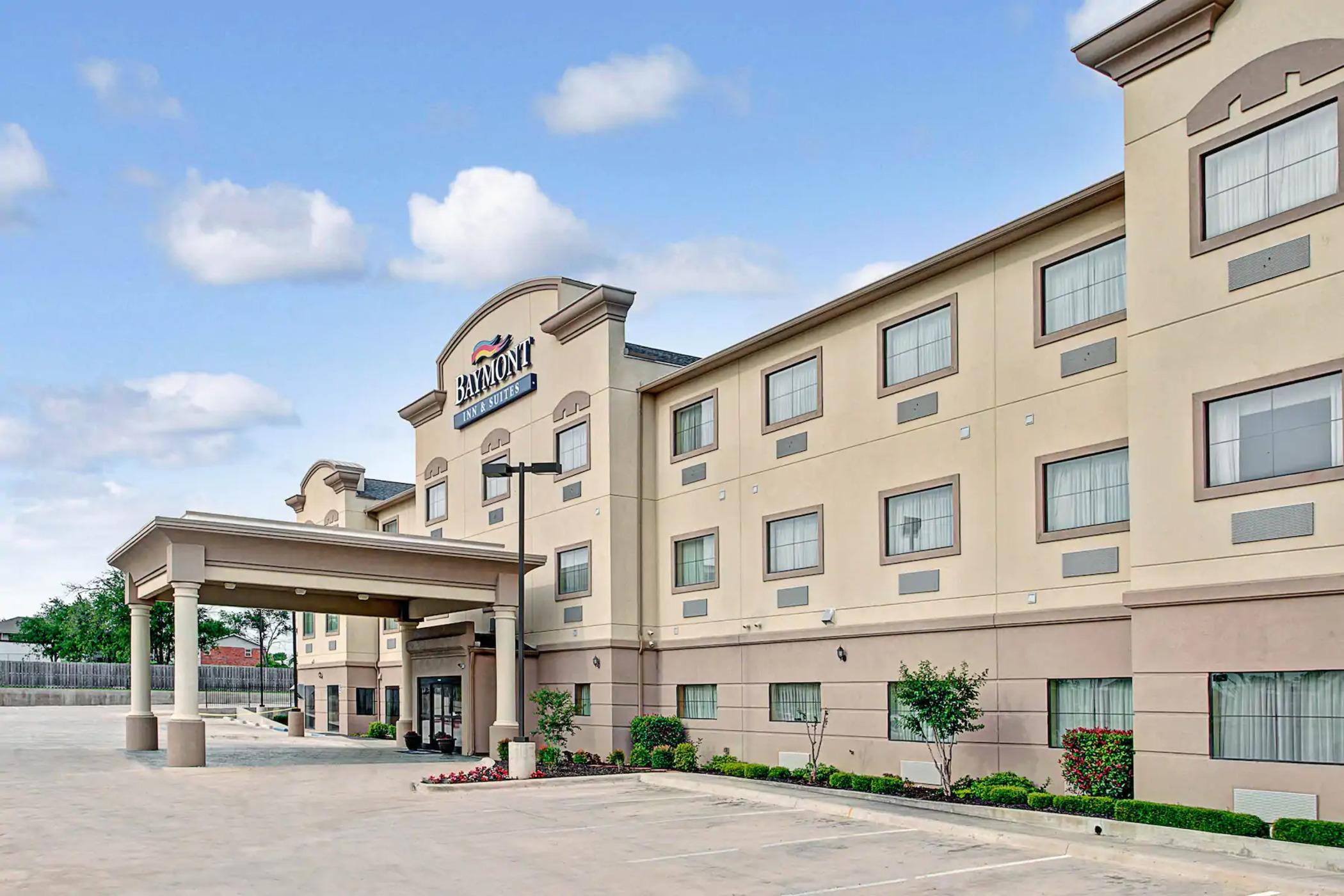 Baymont By Wyndham Decatur Exterior foto