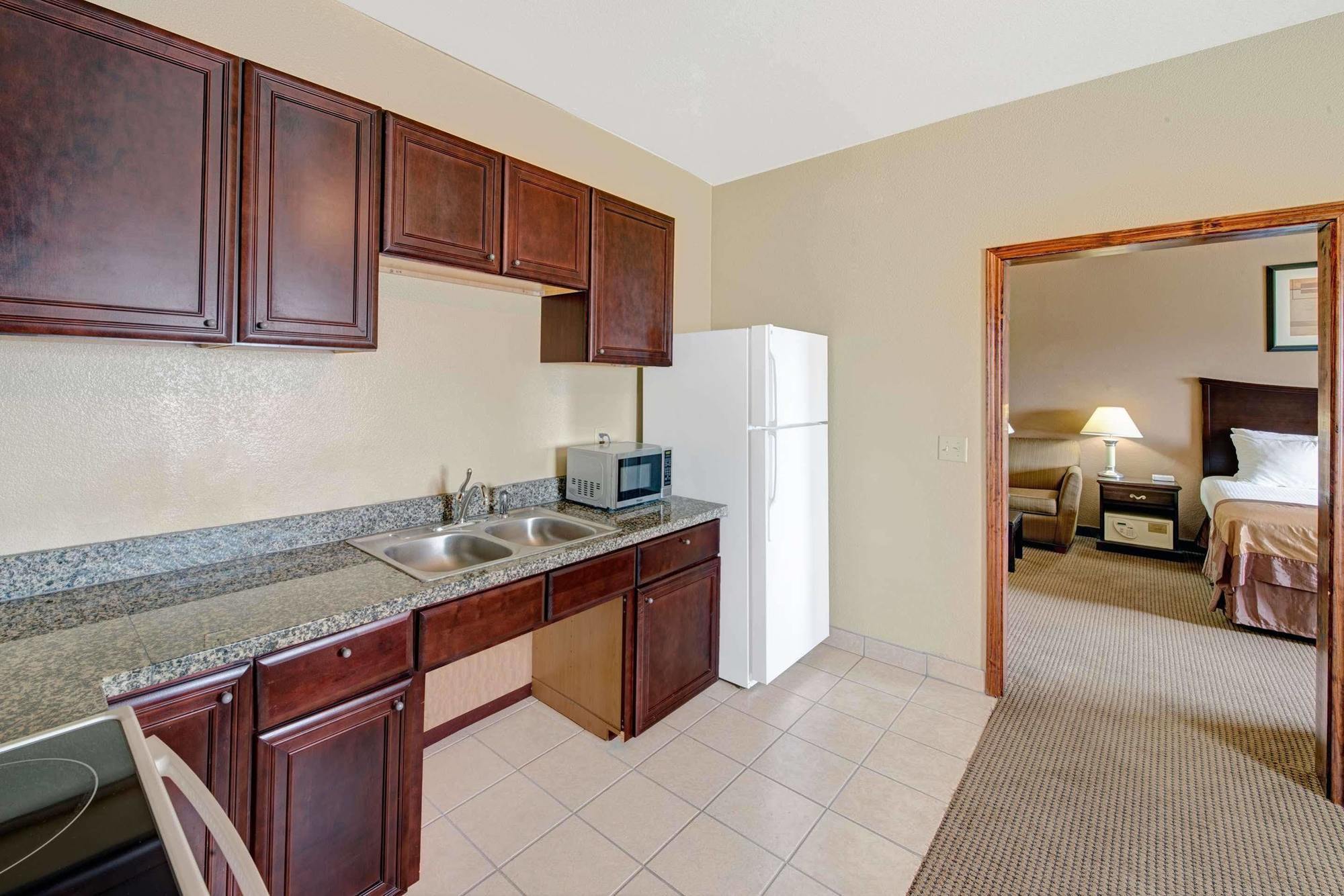 Baymont By Wyndham Decatur Exterior foto